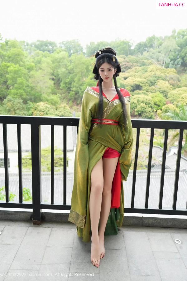   [XiuRen]高清写真图 2025.04.09 No.10126 雪糕CiCi 性感古风第11张图片